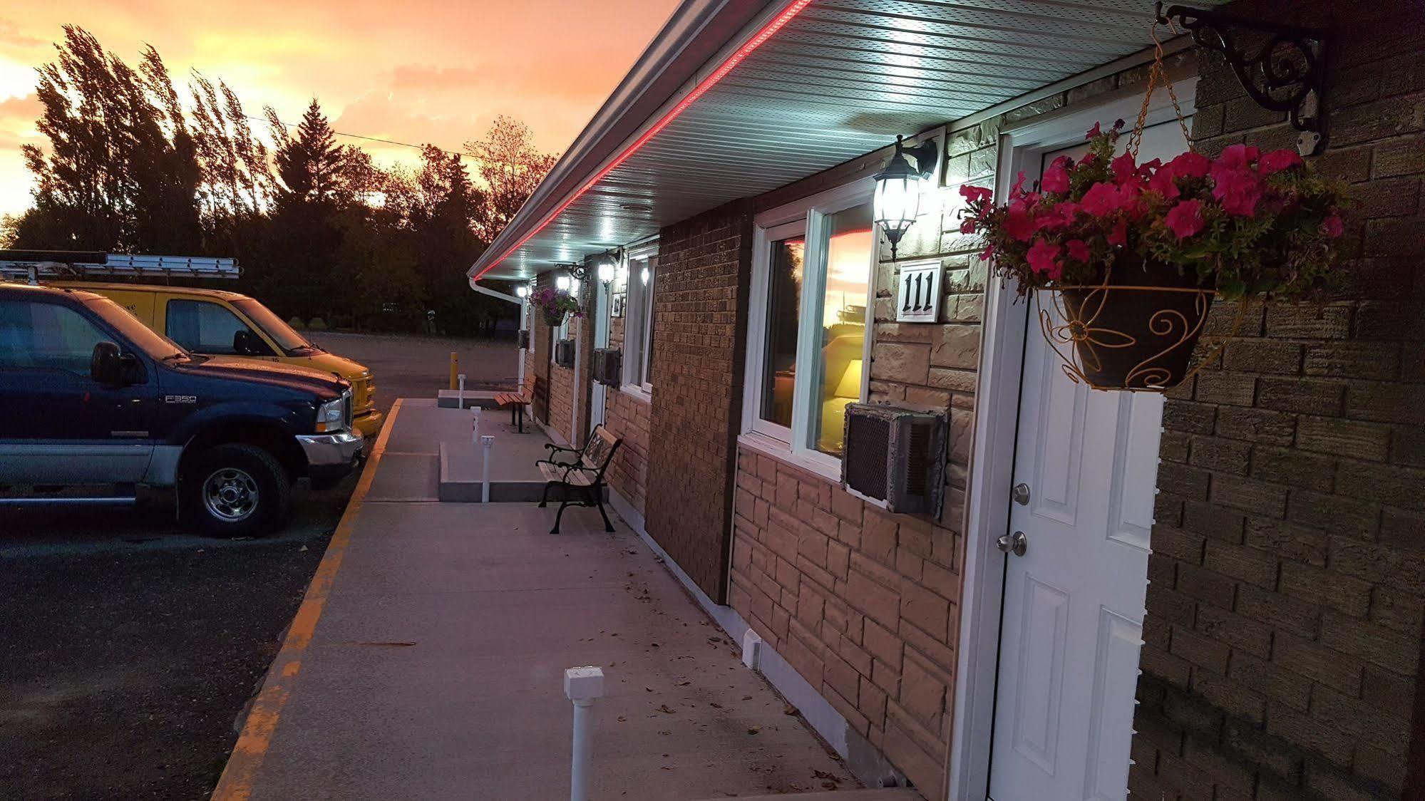 Westway Inn Motel Neepawa Exterior foto