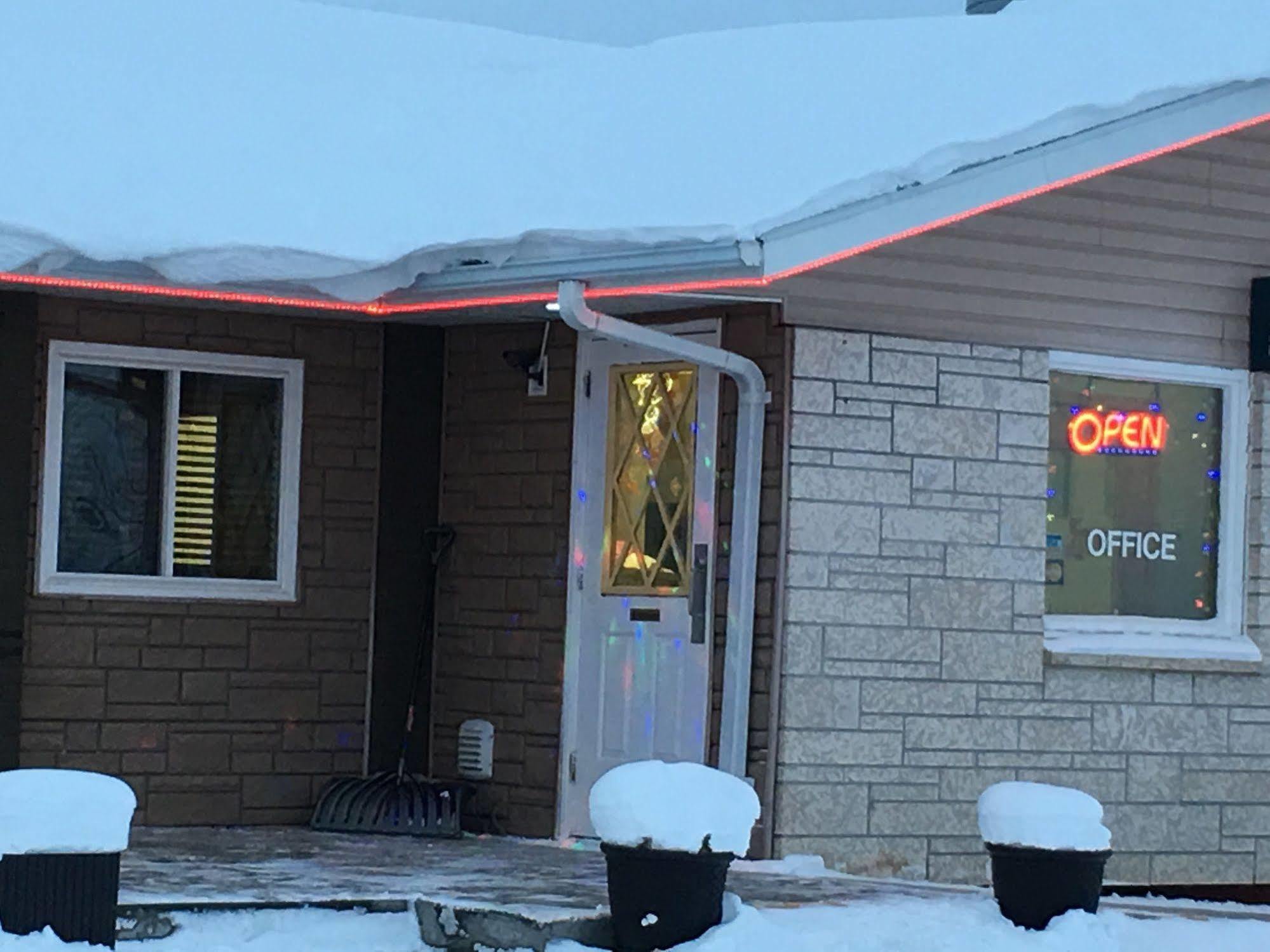 Westway Inn Motel Neepawa Exterior foto